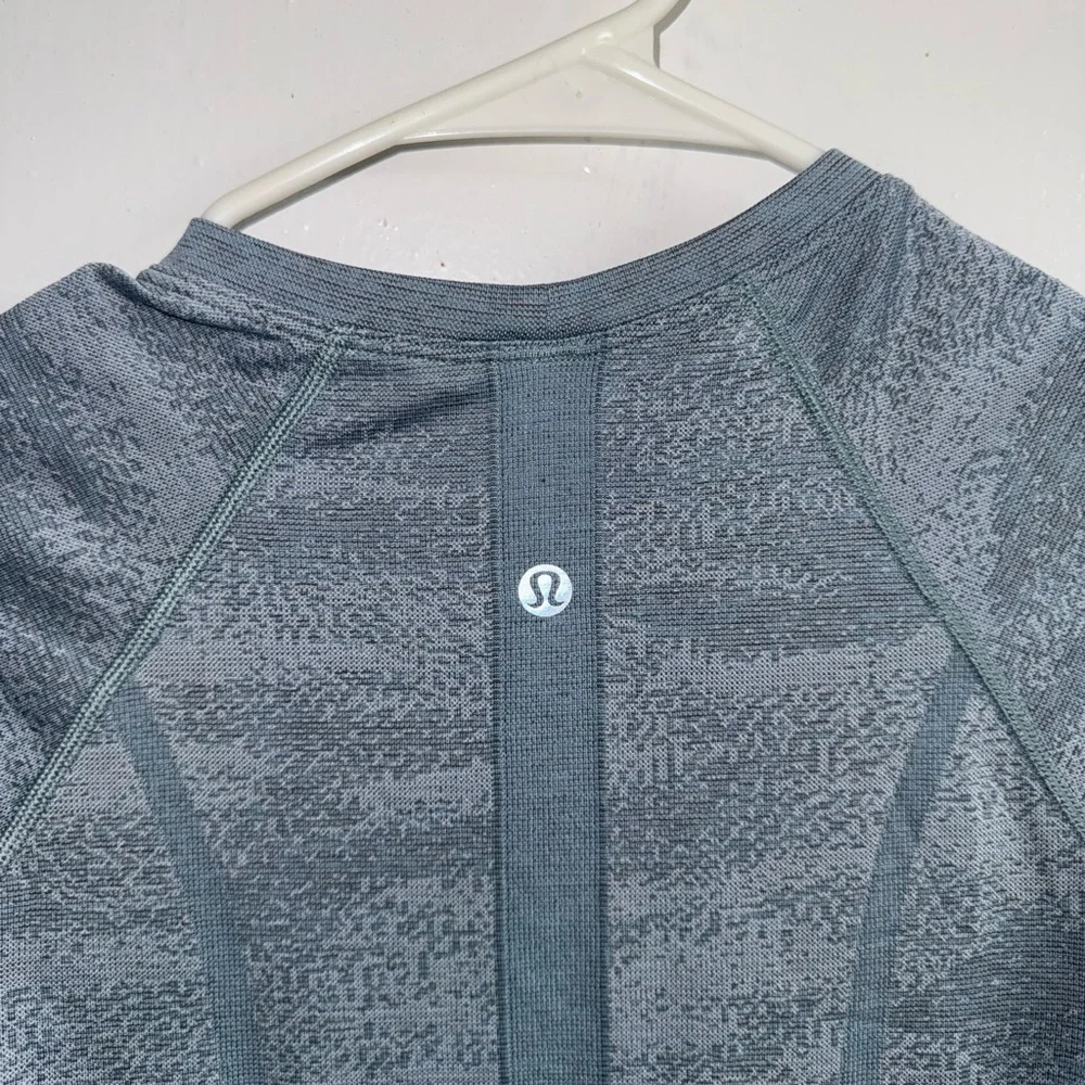 Lululemon Swiftly Speed Short Sleeve size 4 - Picture 8 of 11